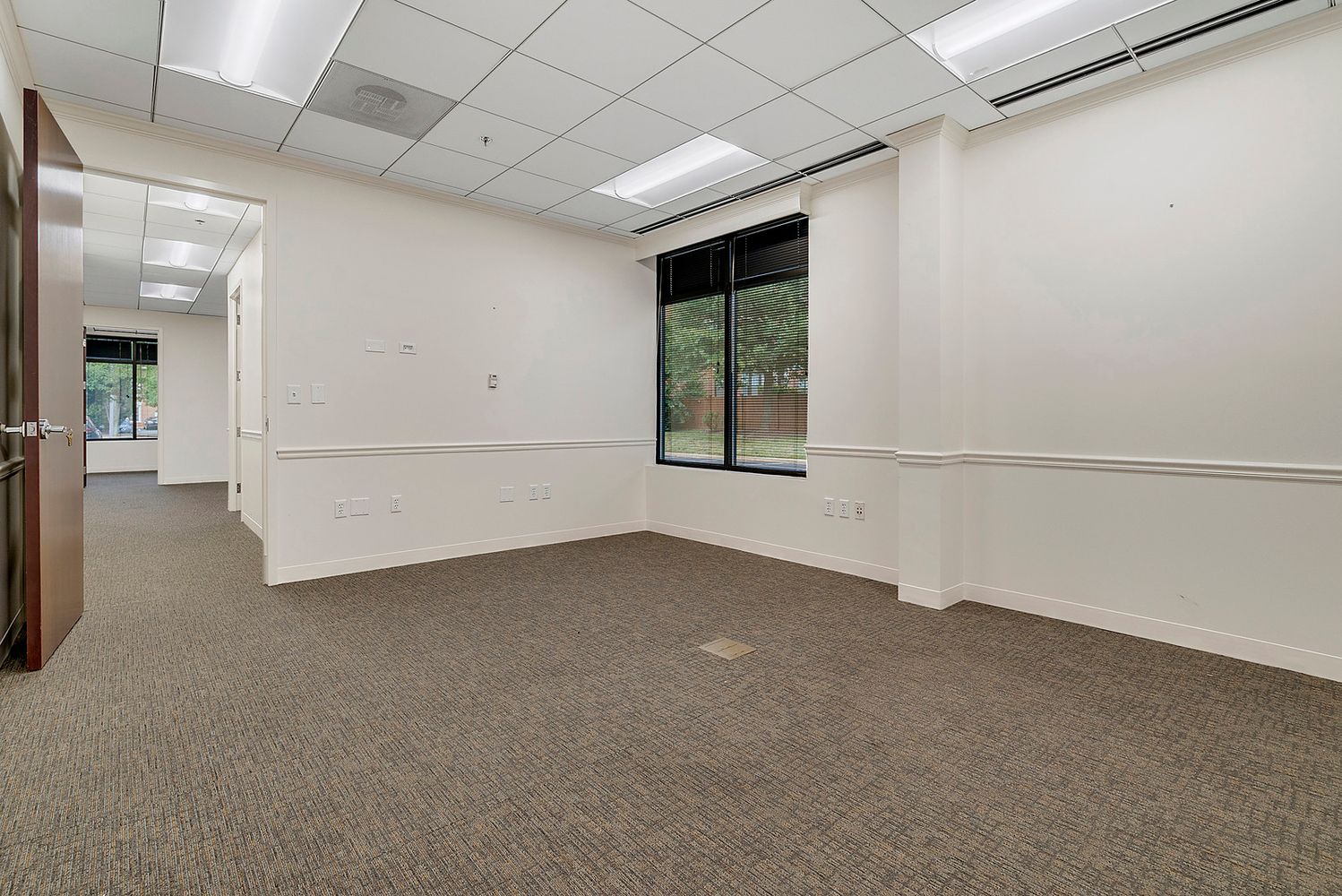 106 Catoctin Cir SE, Leesburg, VA 20175